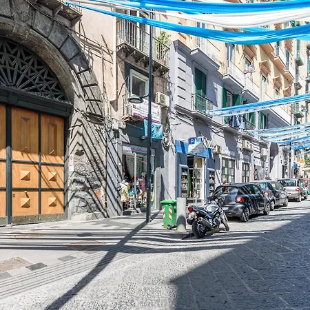 Via Duomo 196 *